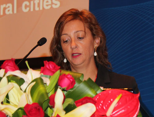 15-ICIS13-keynote- Maria.JPG